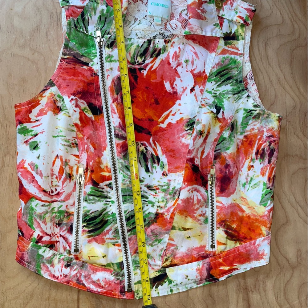Chord Lace-lined Floral Vest - Picture 7 of 10